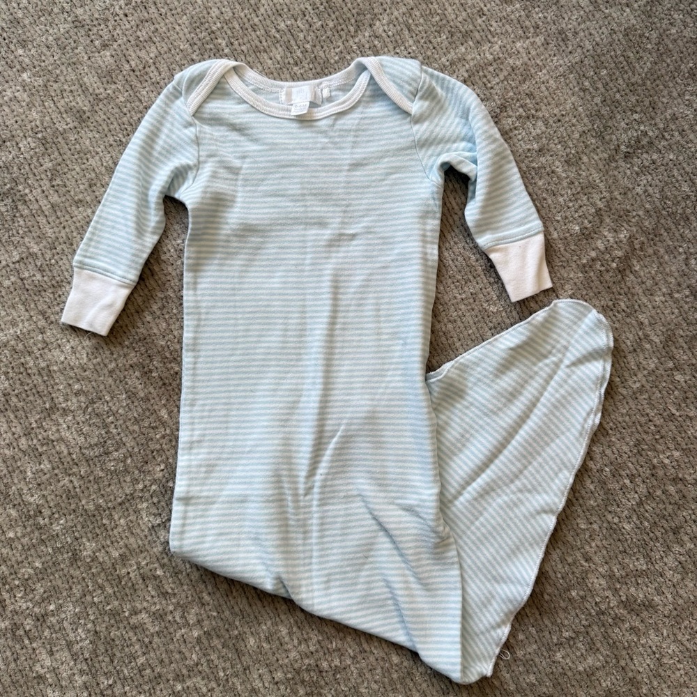 Tres Beau et Belle Blue &‎ White Stripe Knotted Baby Gown 0–6M